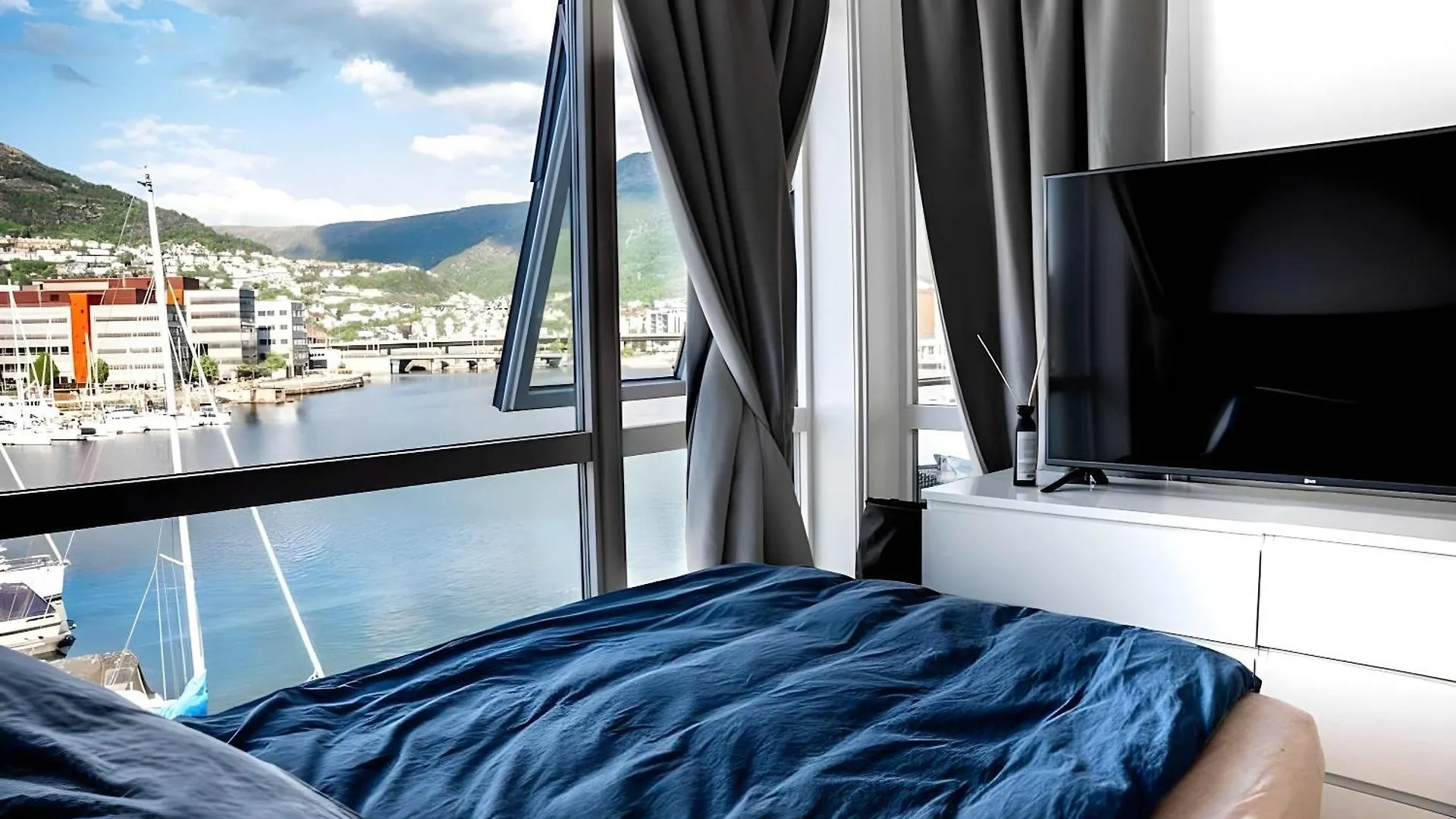 Spacious Waterfront Apartmnet Bergen 0*,